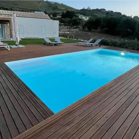 Manu Villa *