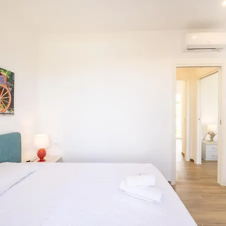 Manu Villa