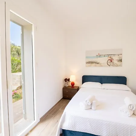 Manu Villa *